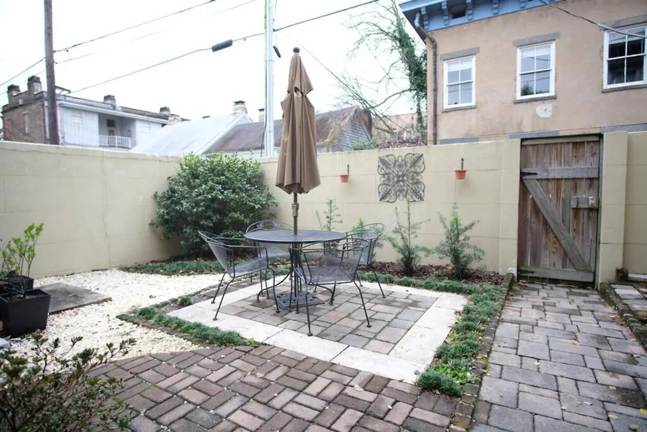 Carriage House On Chatham Sq 펜션 *