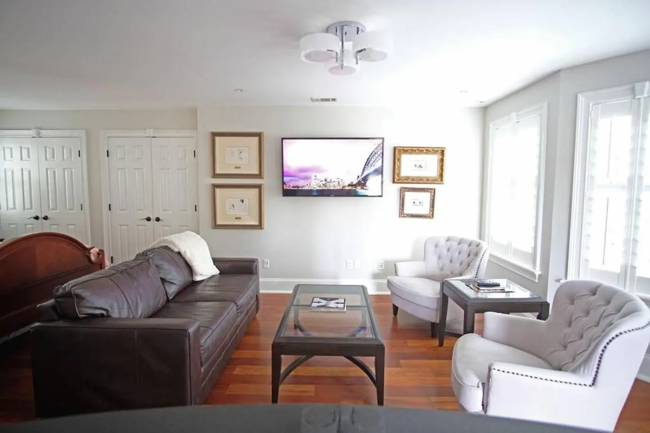 Carriage House B At Hamilton