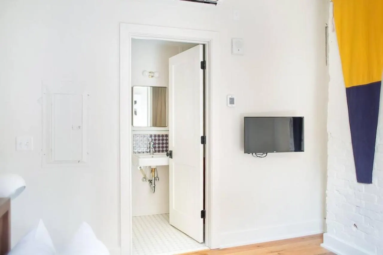 Downtown Loft Near Everything Διαμέρισμα *