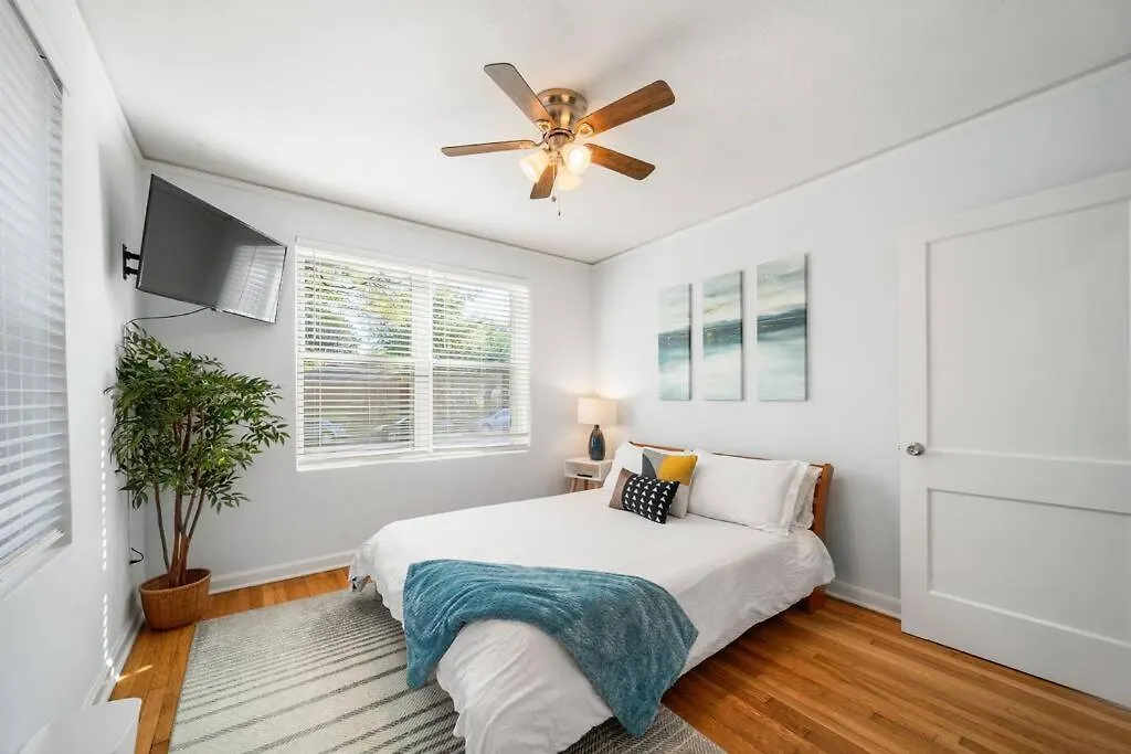 Casa vacanze Rare Hidden Gem - Minutes From Downtown & Forsyth! Savannah