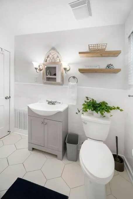 Casa vacanze Rare Hidden Gem - Minutes From Downtown & Forsyth!