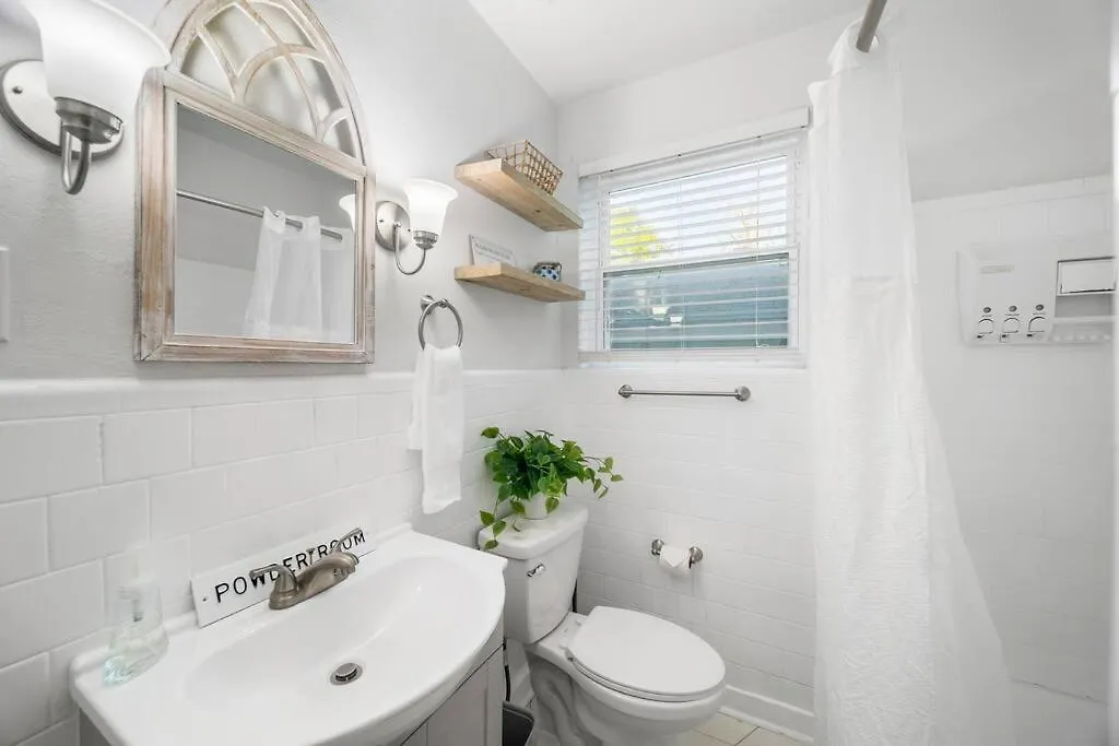 Rare Hidden Gem - Minutes From Downtown & Forsyth! Savannah