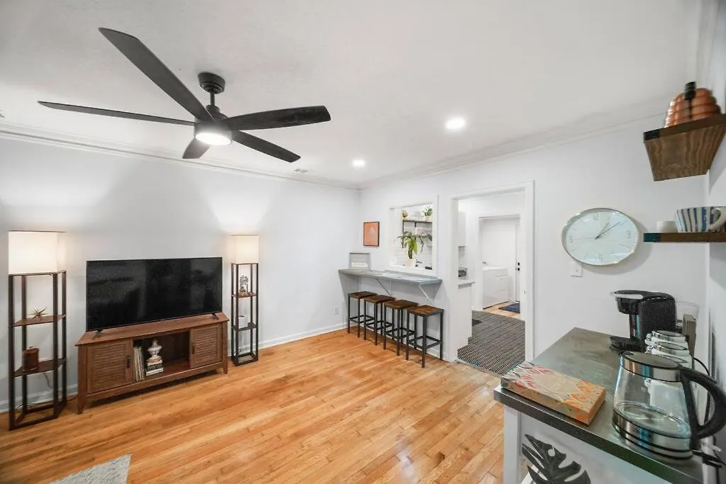Casa vacanze Rare Hidden Gem - Minutes From Downtown & Forsyth! *