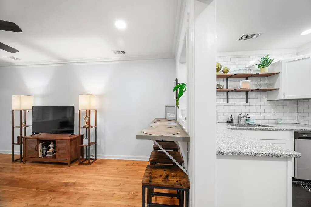 Casa vacanze Rare Hidden Gem - Minutes From Downtown & Forsyth!