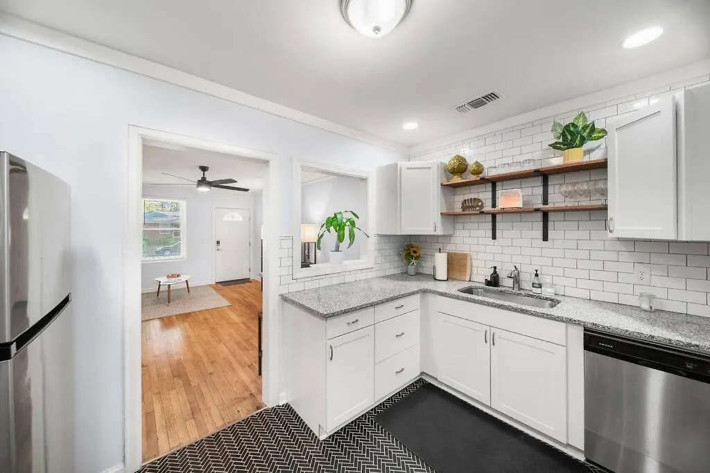 Rare Hidden Gem - Minutes From Downtown & Forsyth! Casa vacanze