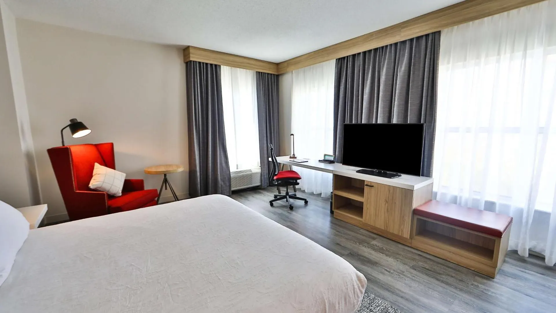 Отель Hilton Garden Historic District 3*