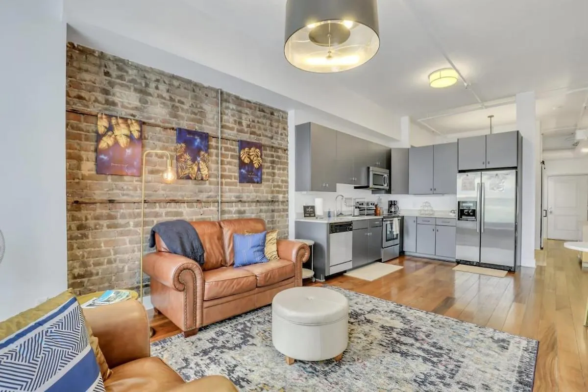 Lush Loft - Near Plant Riverside District Apartment Savannah