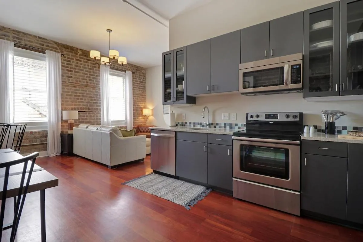 Downtown Loft- Steps Away From Plant Riverside! * 薩凡納