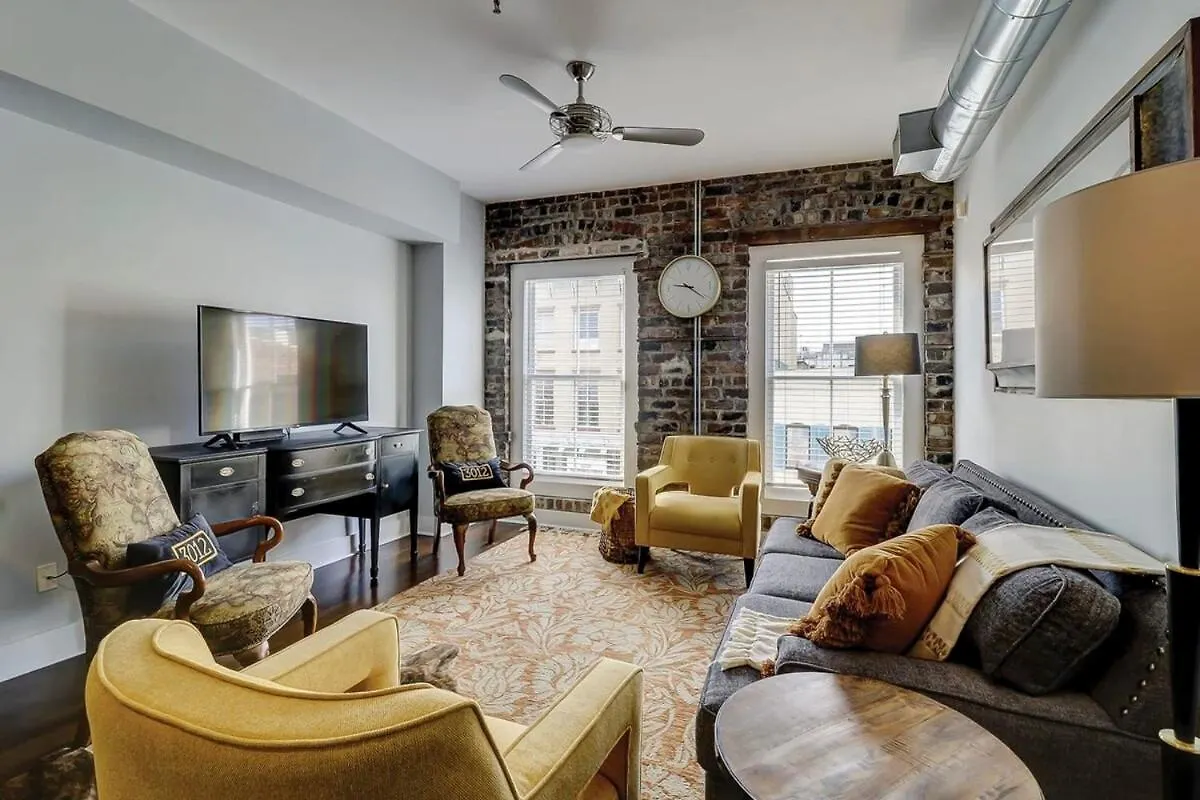 Old Towne Loft On Broughton -steps To Market 公寓