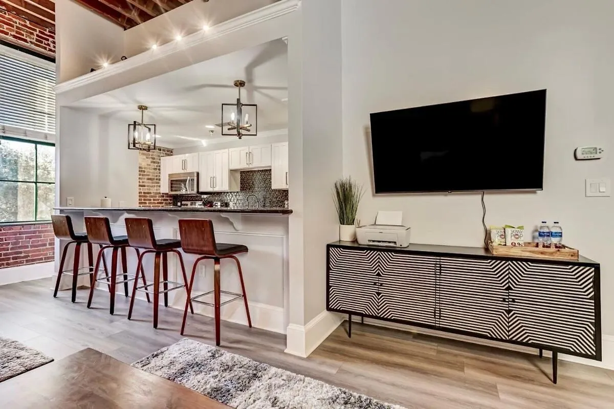 West End Loft - Downtown 5 Min Walk To River St