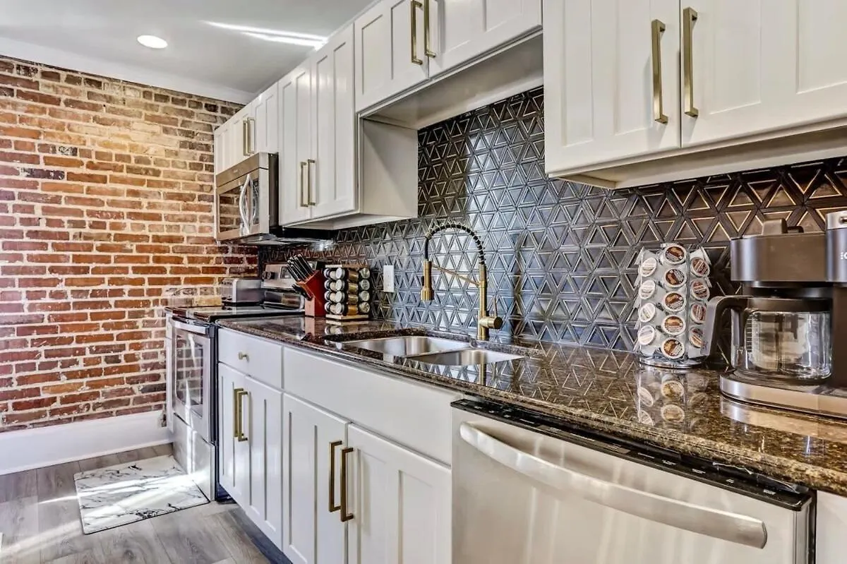 West End Loft - Downtown 5 Min Walk To River St