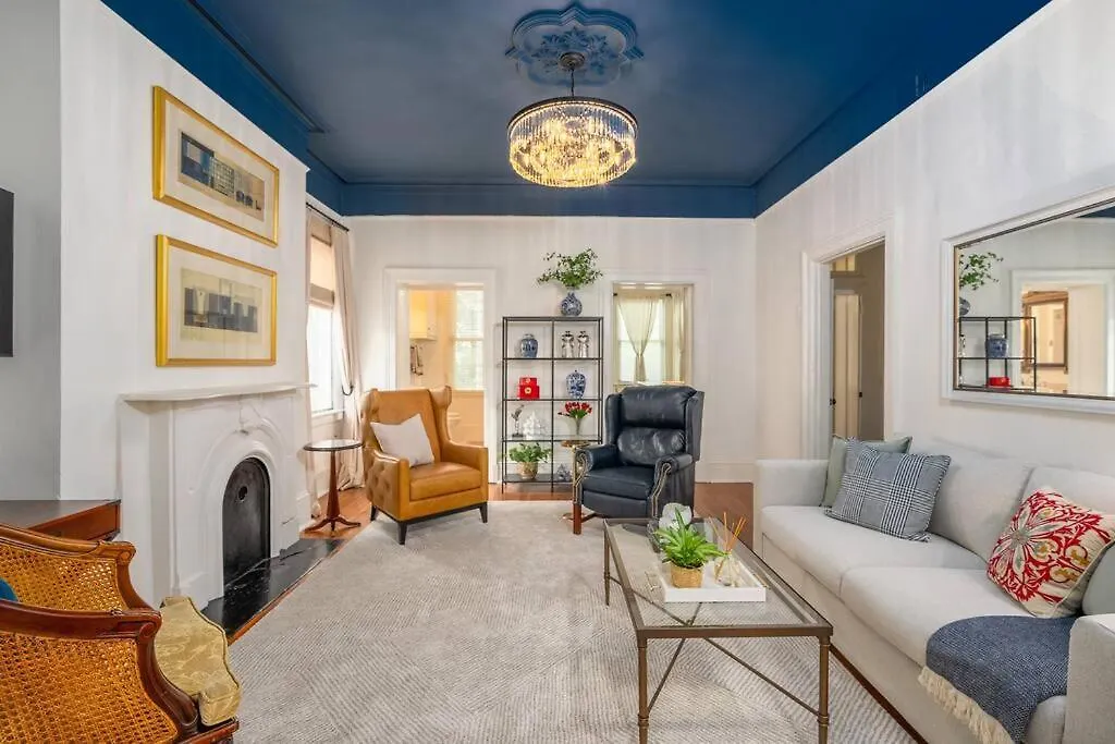 Charming Historic District Parlor Level בית נופש *