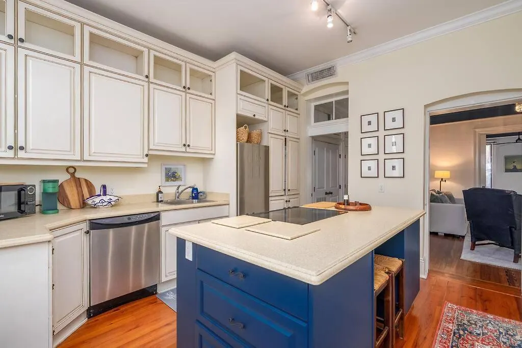 Charming Historic District Parlor Level * סוואנה