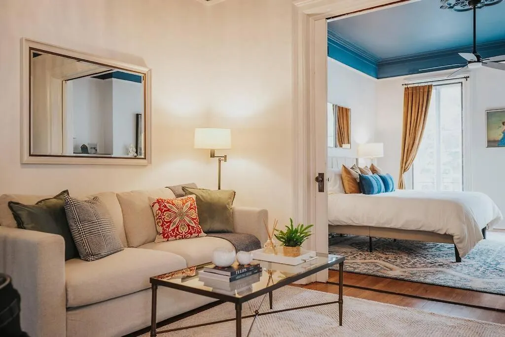 Charming Historic District Parlor Level * סוואנה