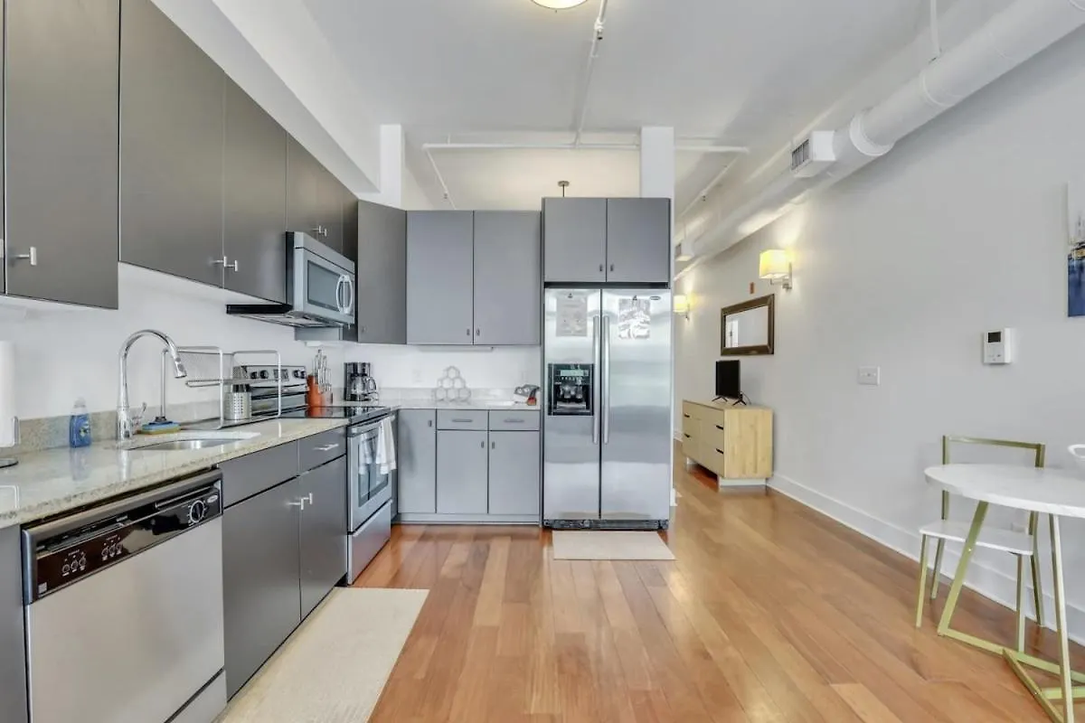 Apartment Lush Loft - Near Plant Riverside District *