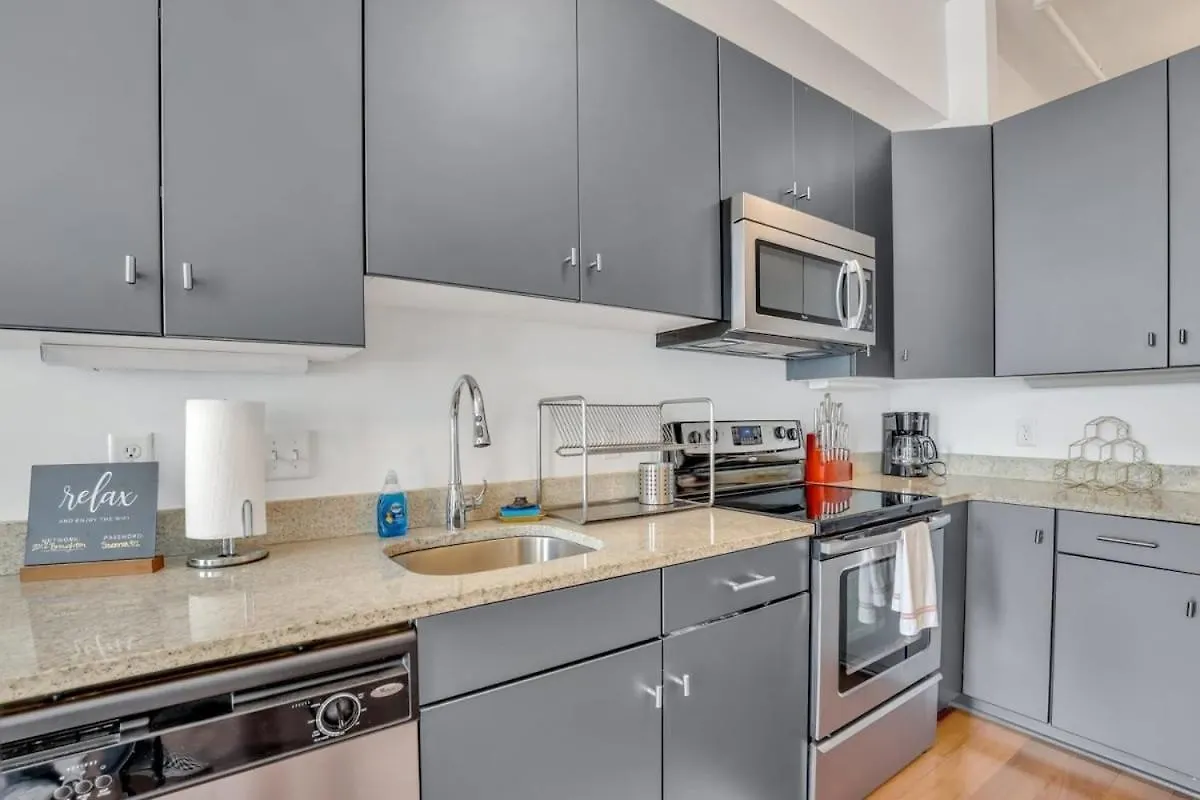 Lush Loft - Near Plant Riverside District * Savannah