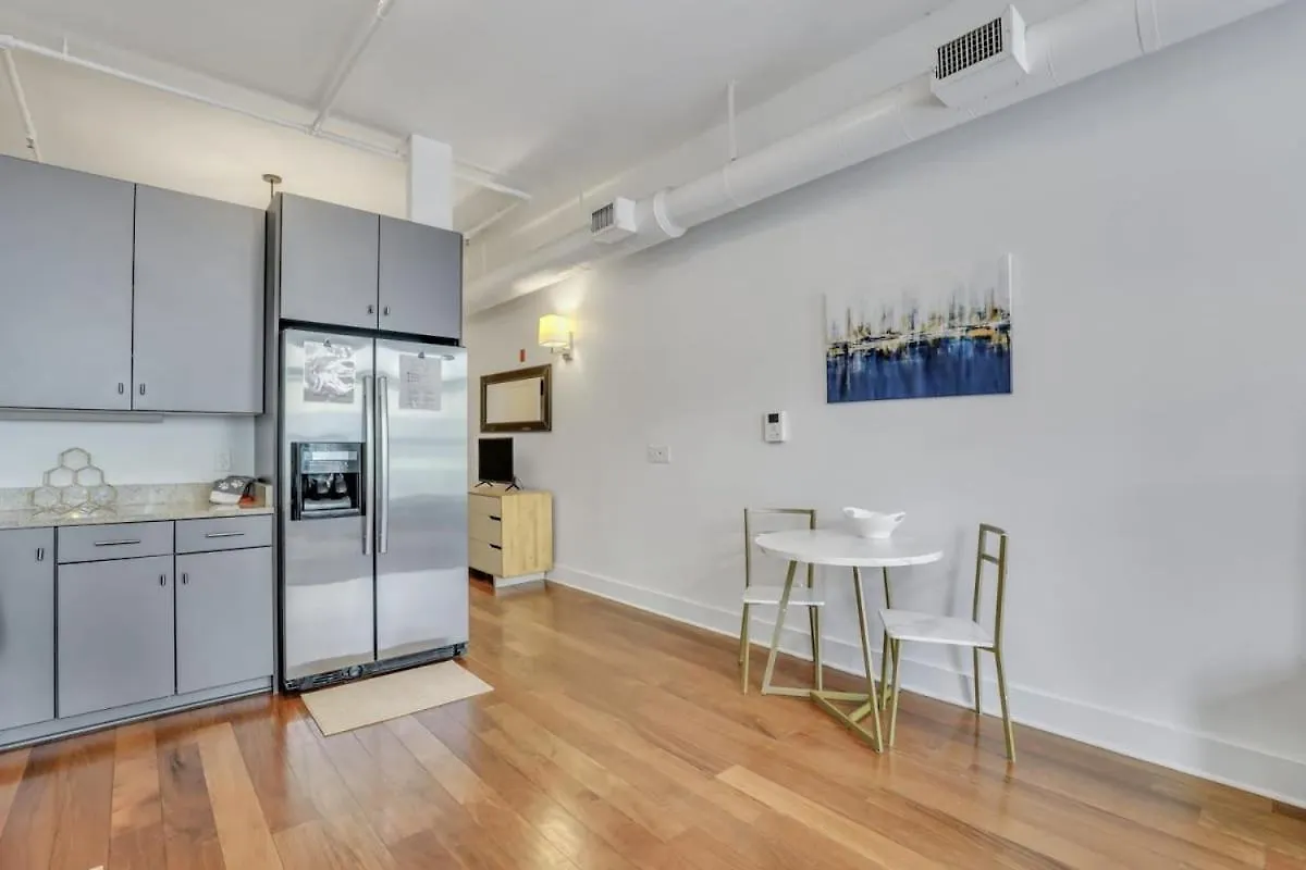 Lush Loft - Near Plant Riverside District Savannah