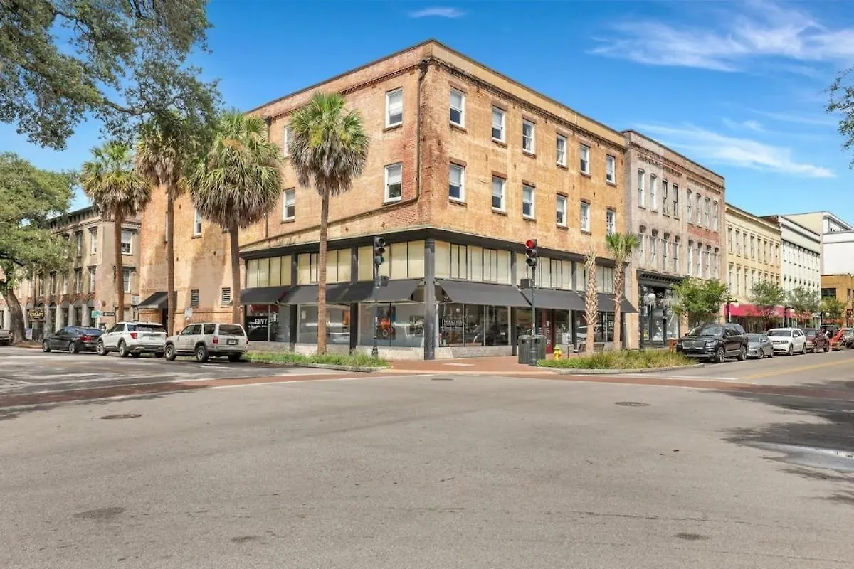 Lush Loft - Near Plant Riverside District Savannah