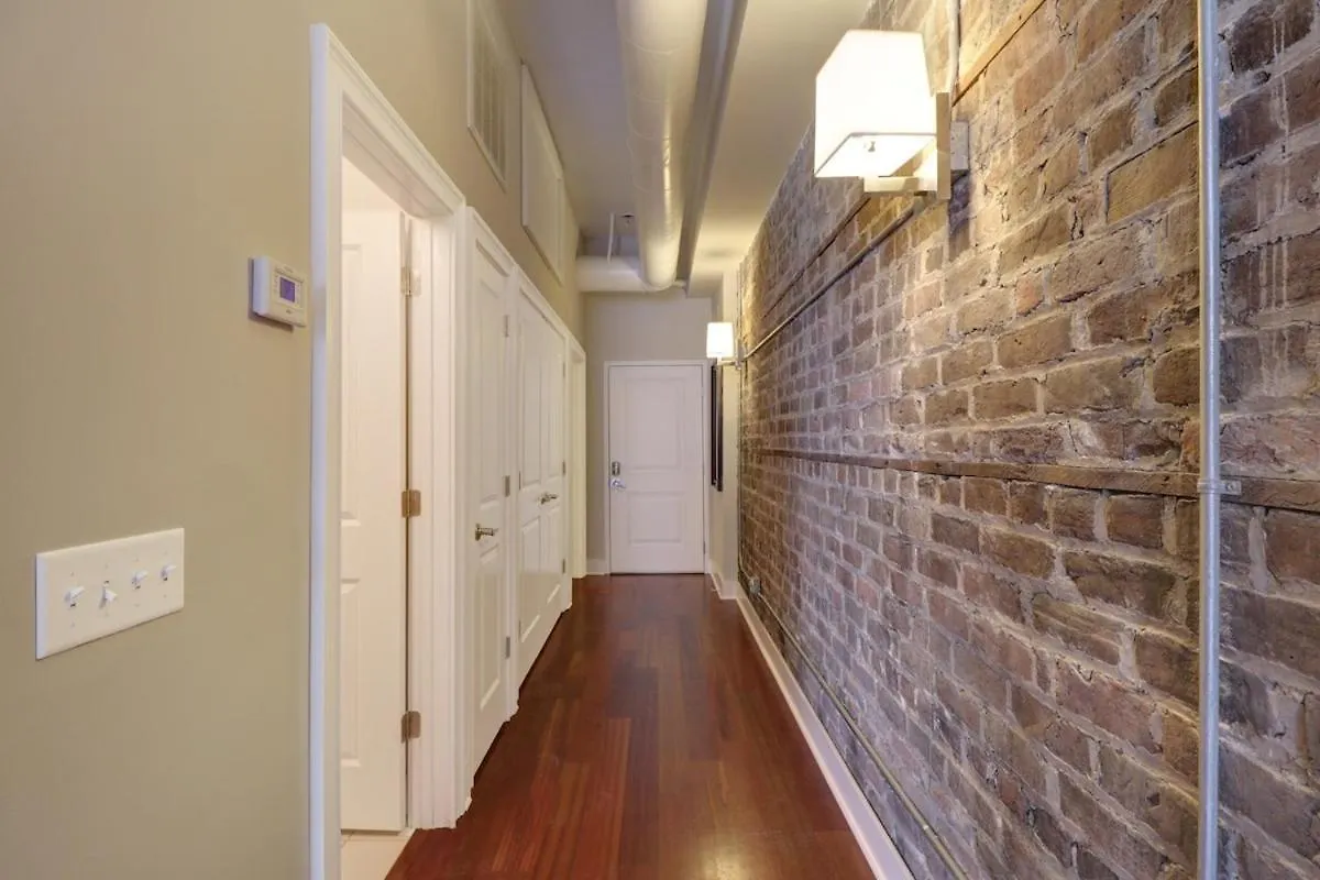 Downtown Loft- Steps Away From Plant Riverside! 公寓 *
