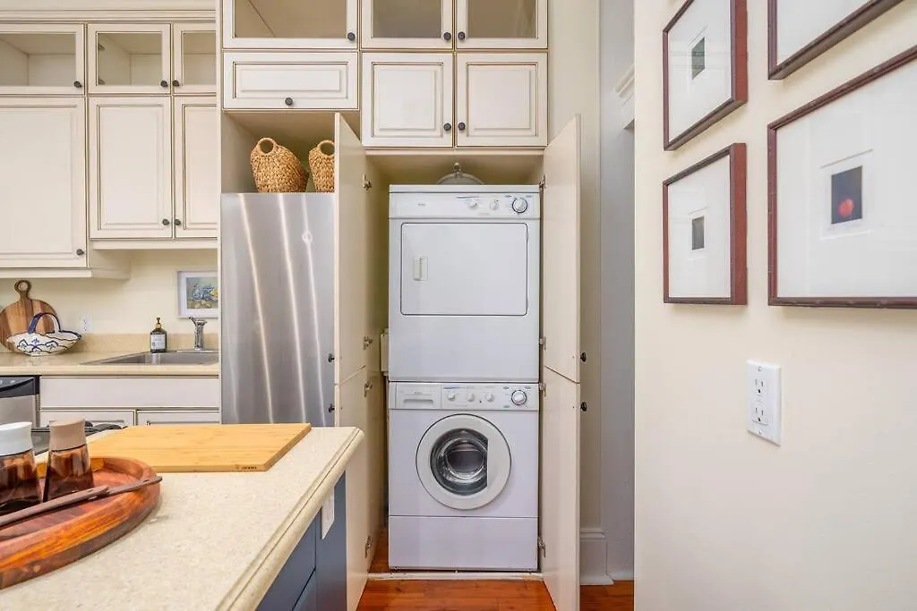 Charming Historic District Parlor Level בית נופש