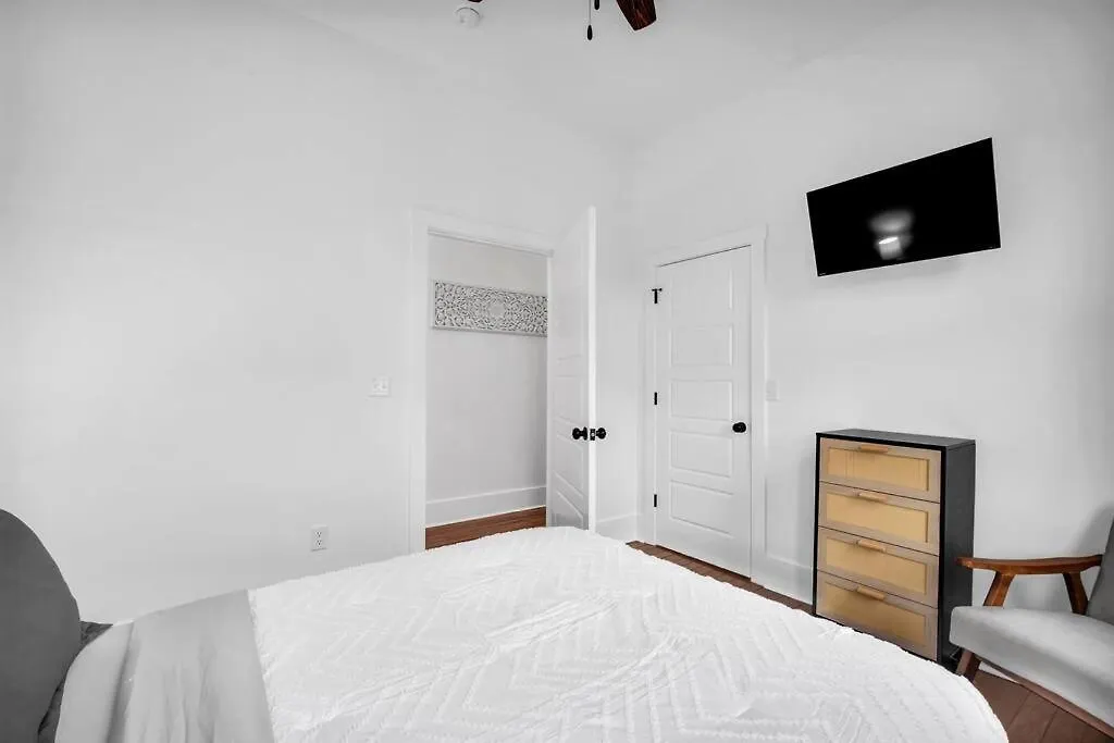 Modern Living In Thomas Square! Daire Savannah