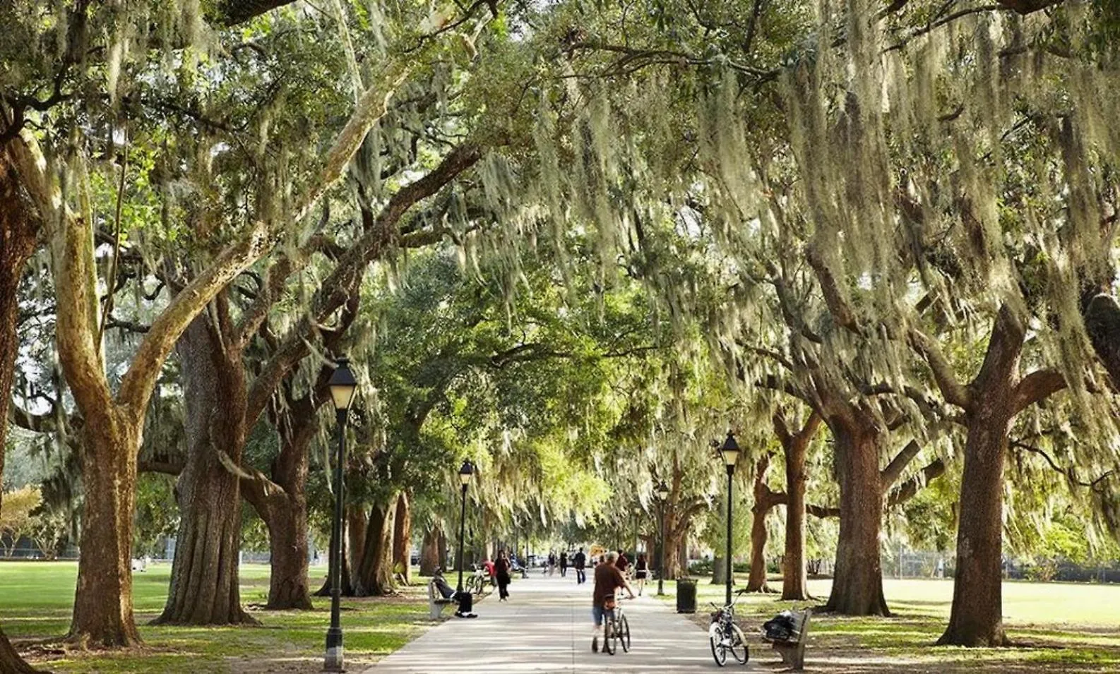 ☆historic Living•2 Separate Spaces•downtown•walk To Forsyth Park•private Patio/porch☆ Feriehus *