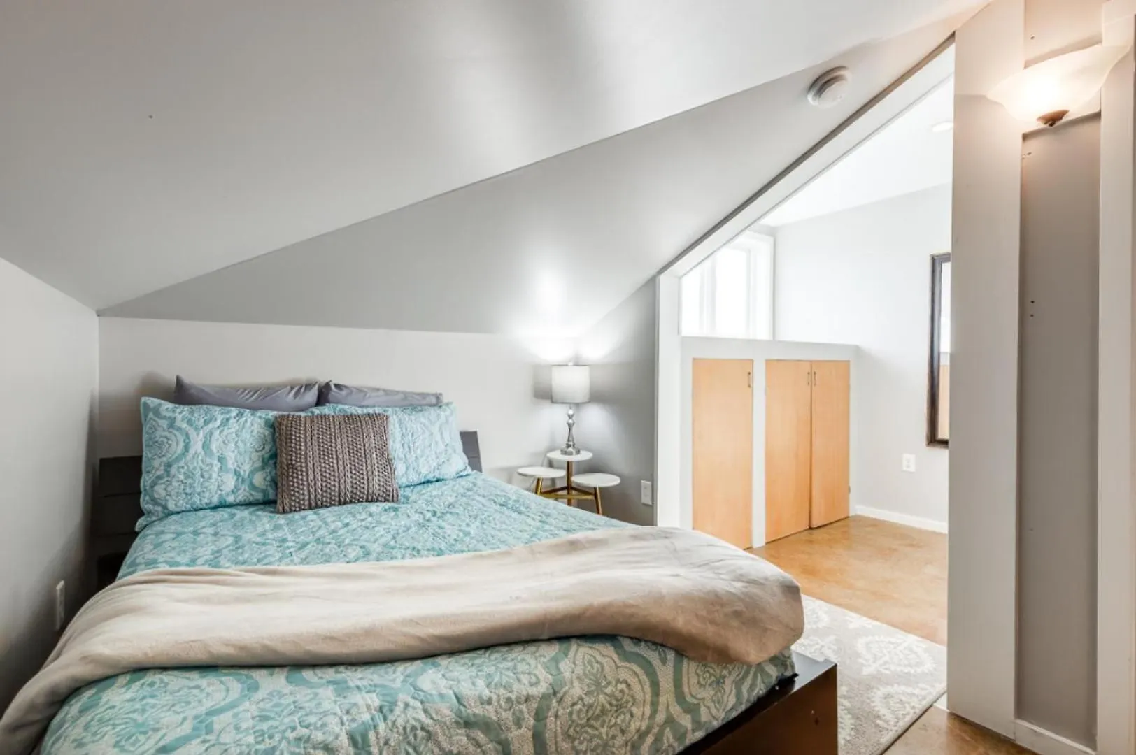 Feriehus ☆historic Living•2 Separate Spaces•downtown•walk To Forsyth Park•private Patio/porch☆ *