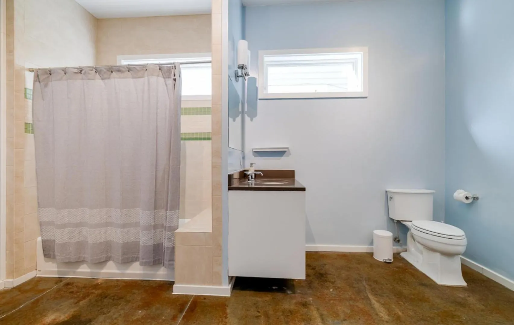 ☆historic Living•2 Separate Spaces•downtown•walk To Forsyth Park•private Patio/porch☆