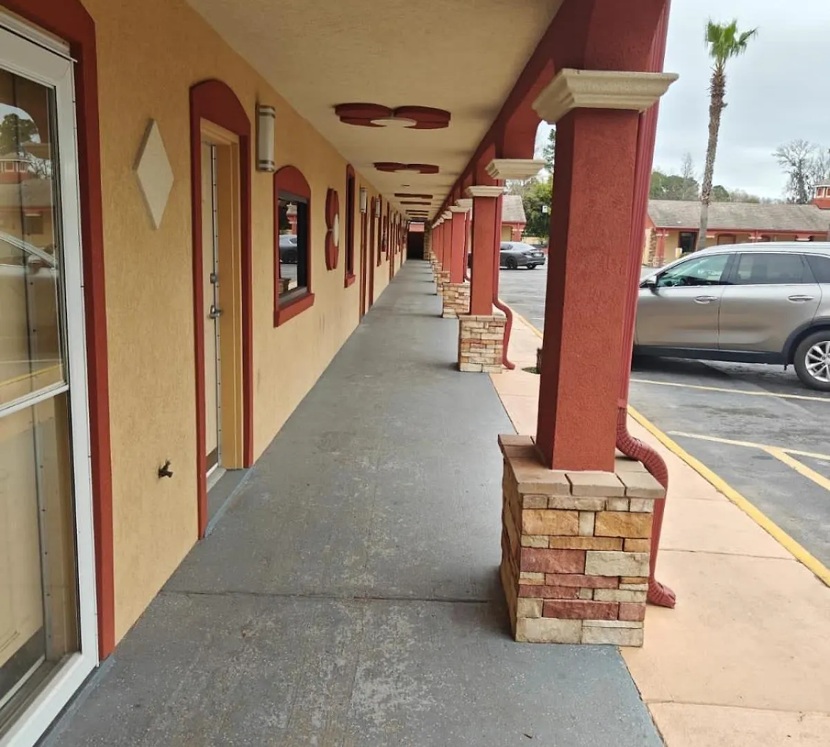 Motel Deluxe - Savannah
