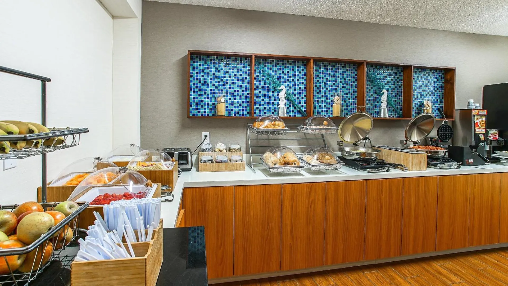 Country & By Radisson, Southside 3* Savannah