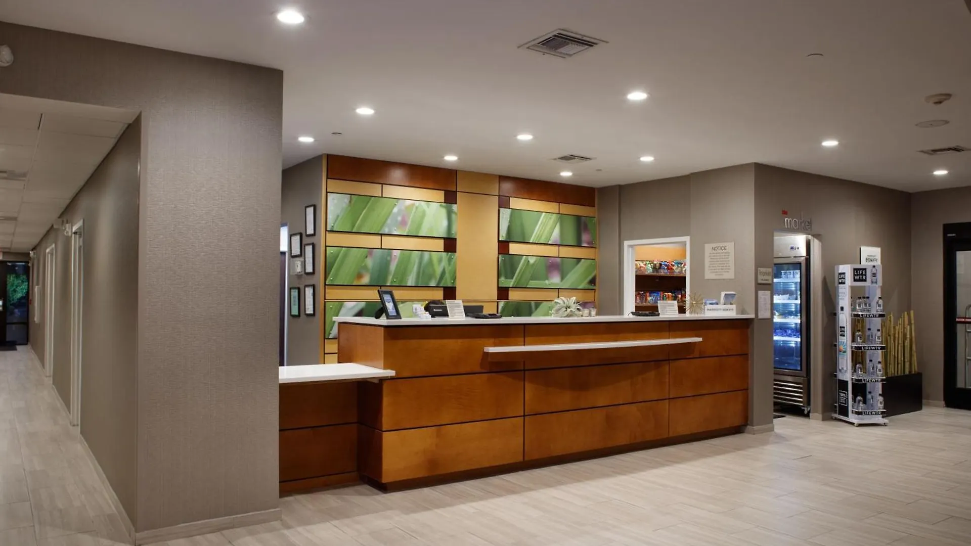 Hotel Springhill Airport 3*
