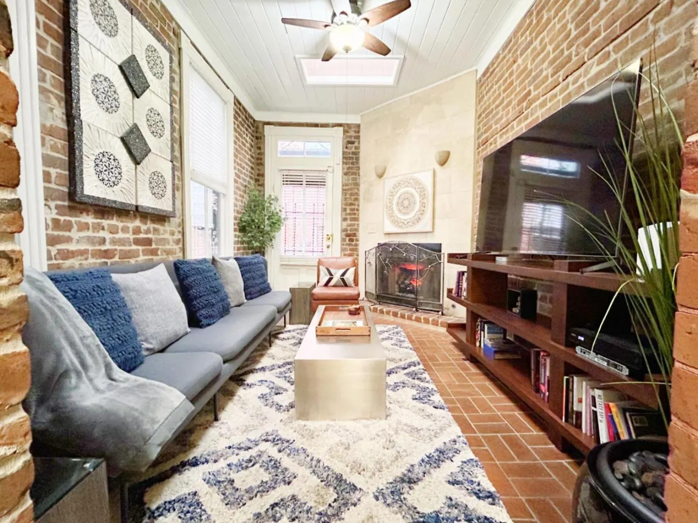 The Lyons House - Luxe Historical - Parking Included Σπίτι διακοπών