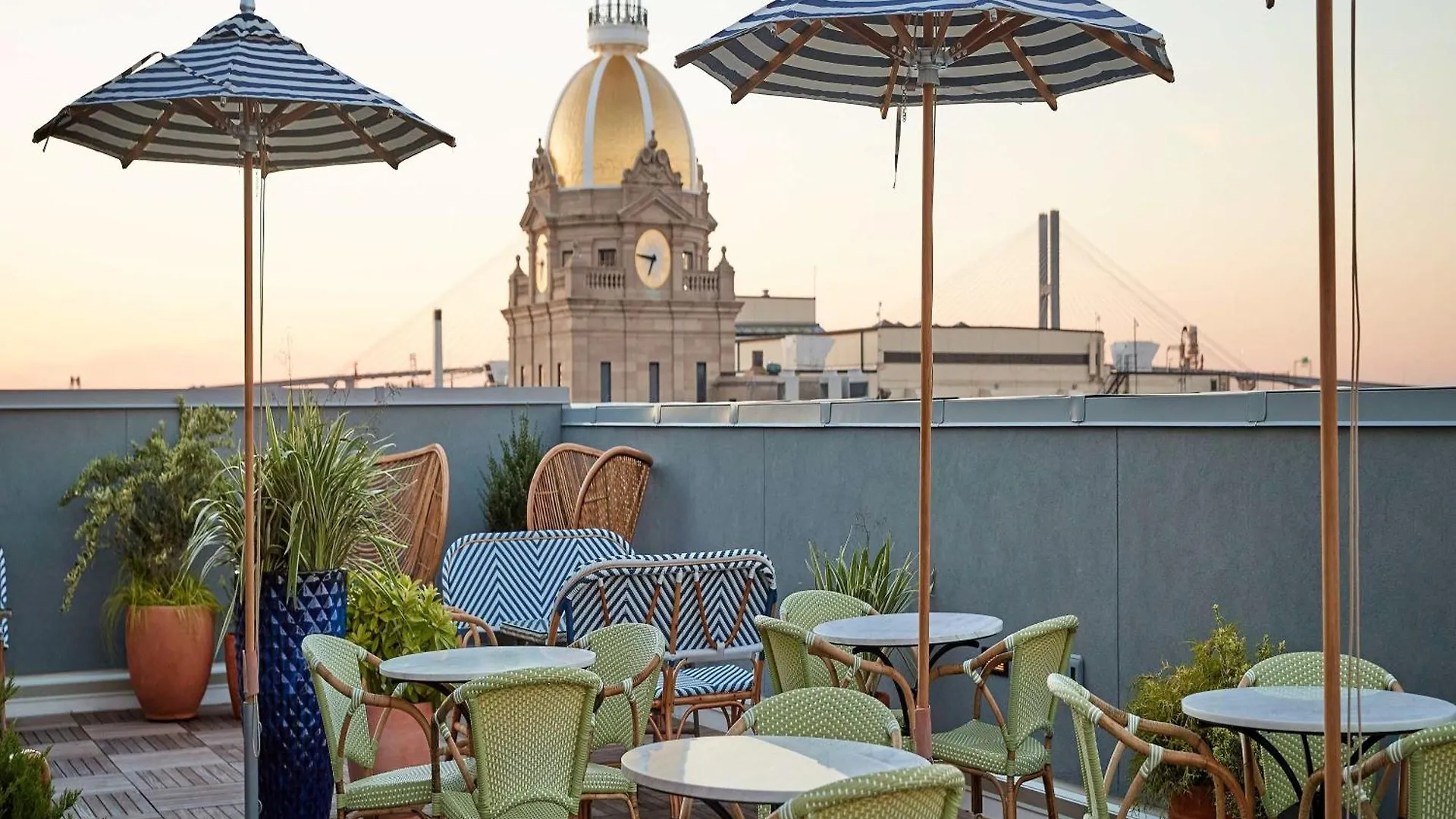 Отель The Drayton Savannah, Curio Collection By Hilton