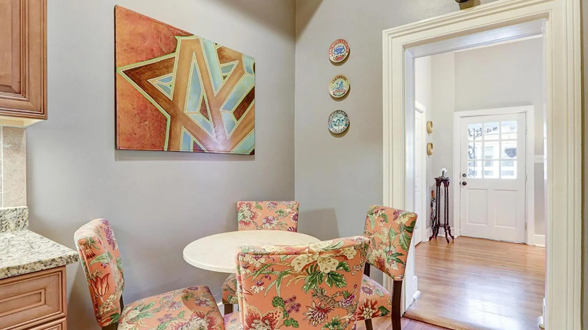 Hideaway On Jones Apartment *