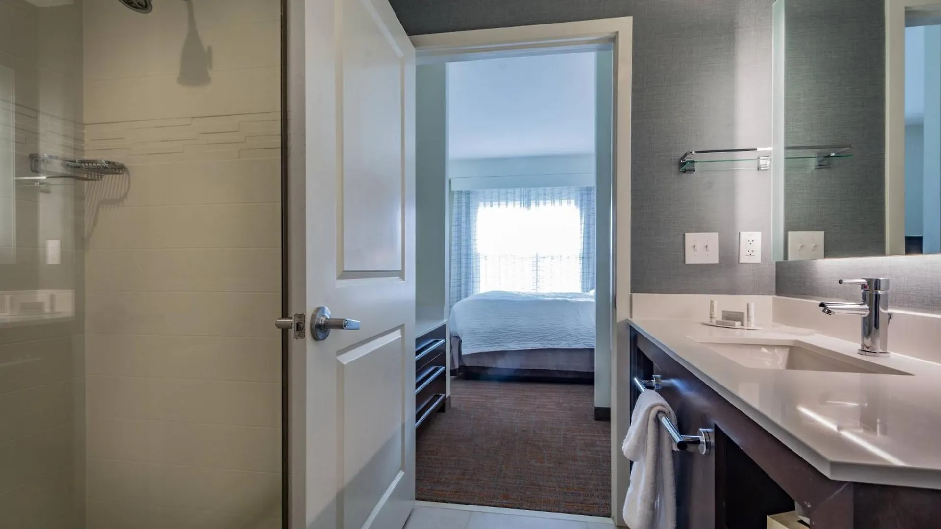 By Marriott Airport 3*