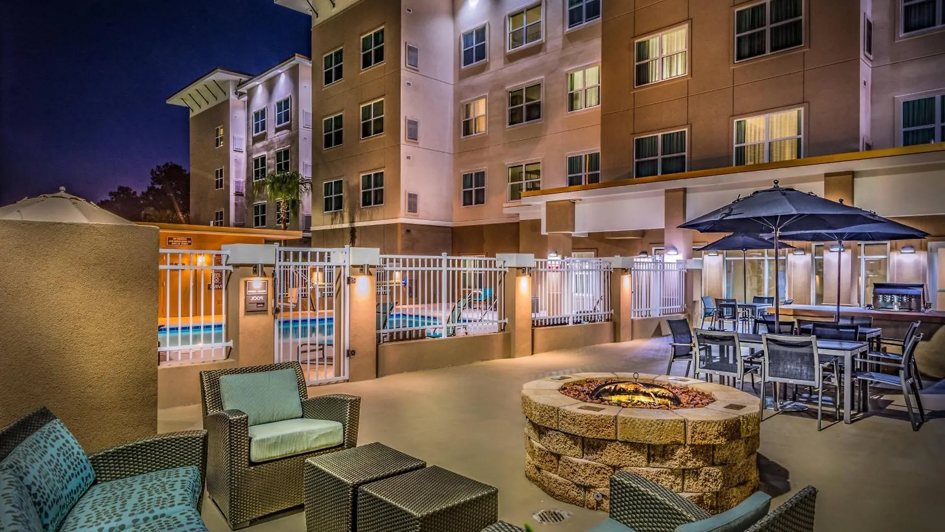 Hotel By Marriott Airport 3*