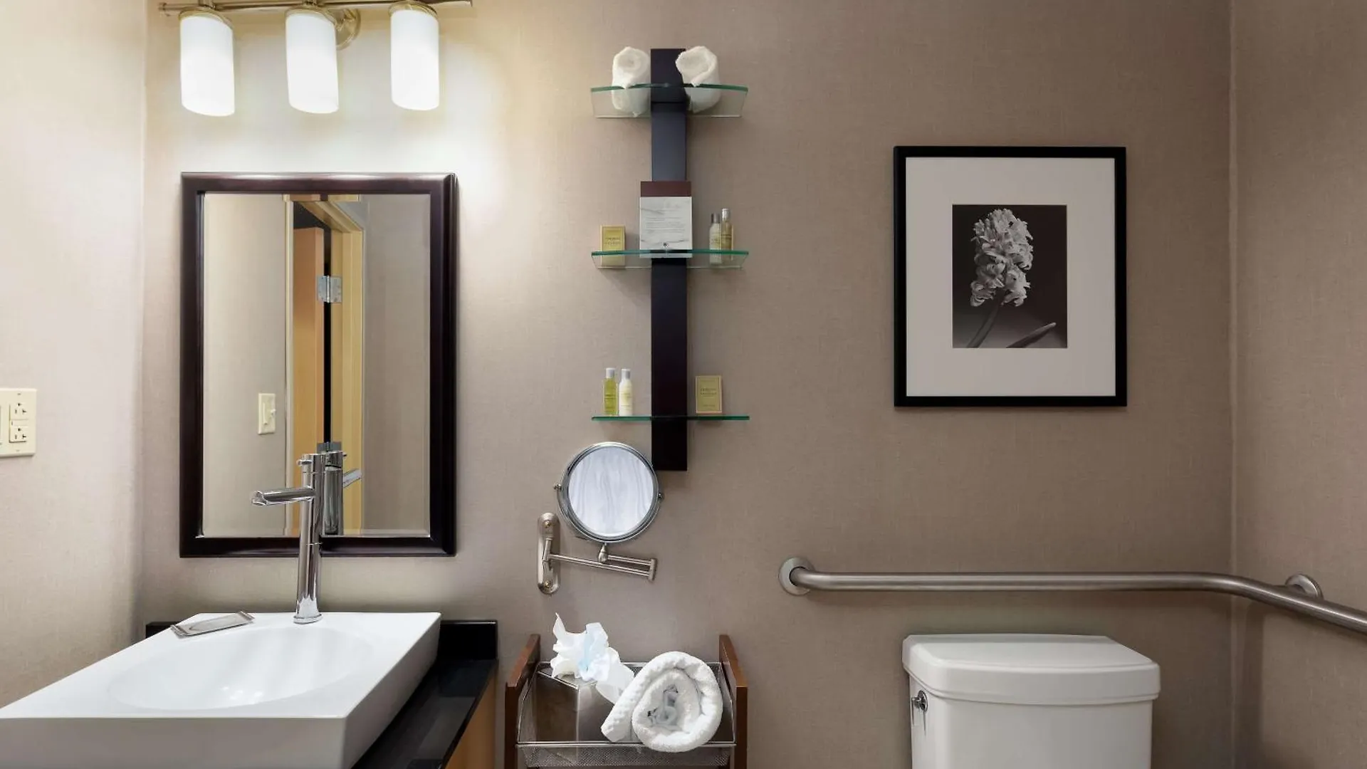 Doubletree By Hilton Airport 4*