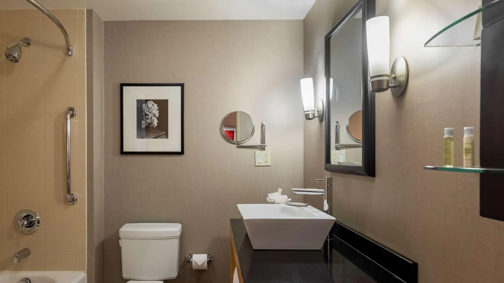 Hotel Doubletree By Hilton Airport