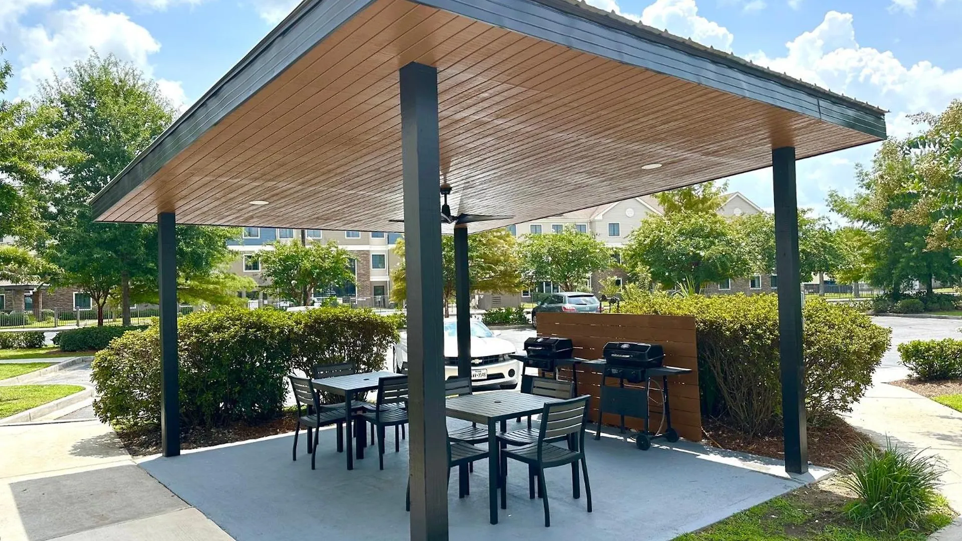 Candlewood Airport By Ihg Hotel