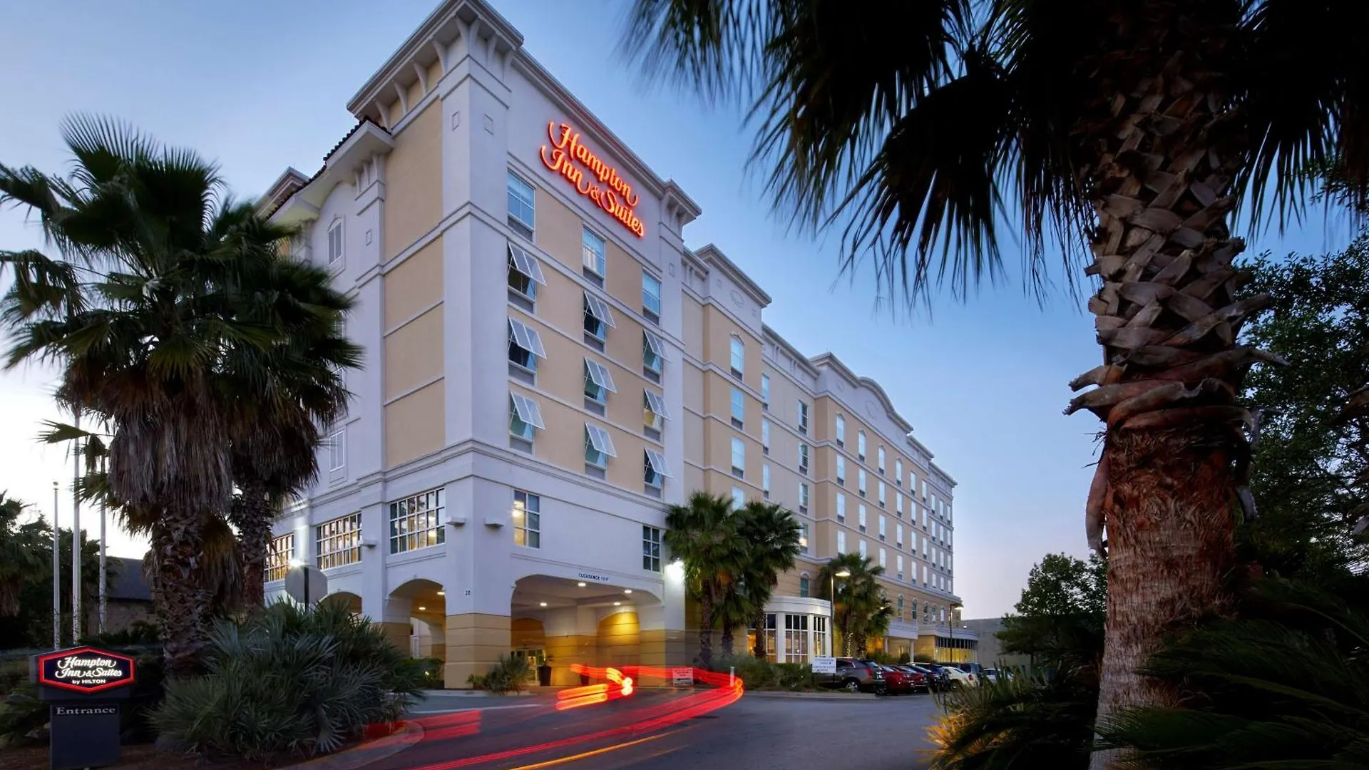 Hampton & Savannah/midtown Hotel 3*