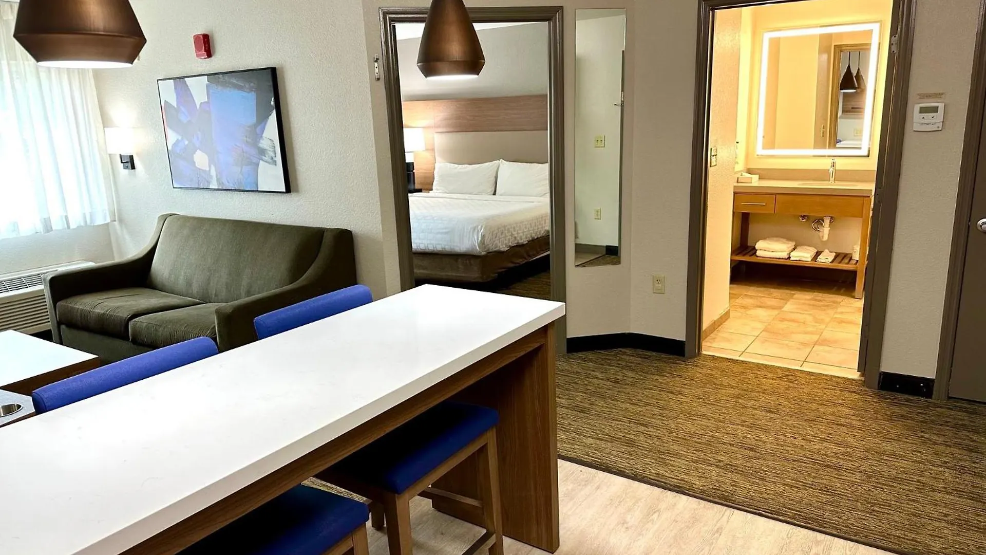 Candlewood Airport By Ihg Hotel 3*