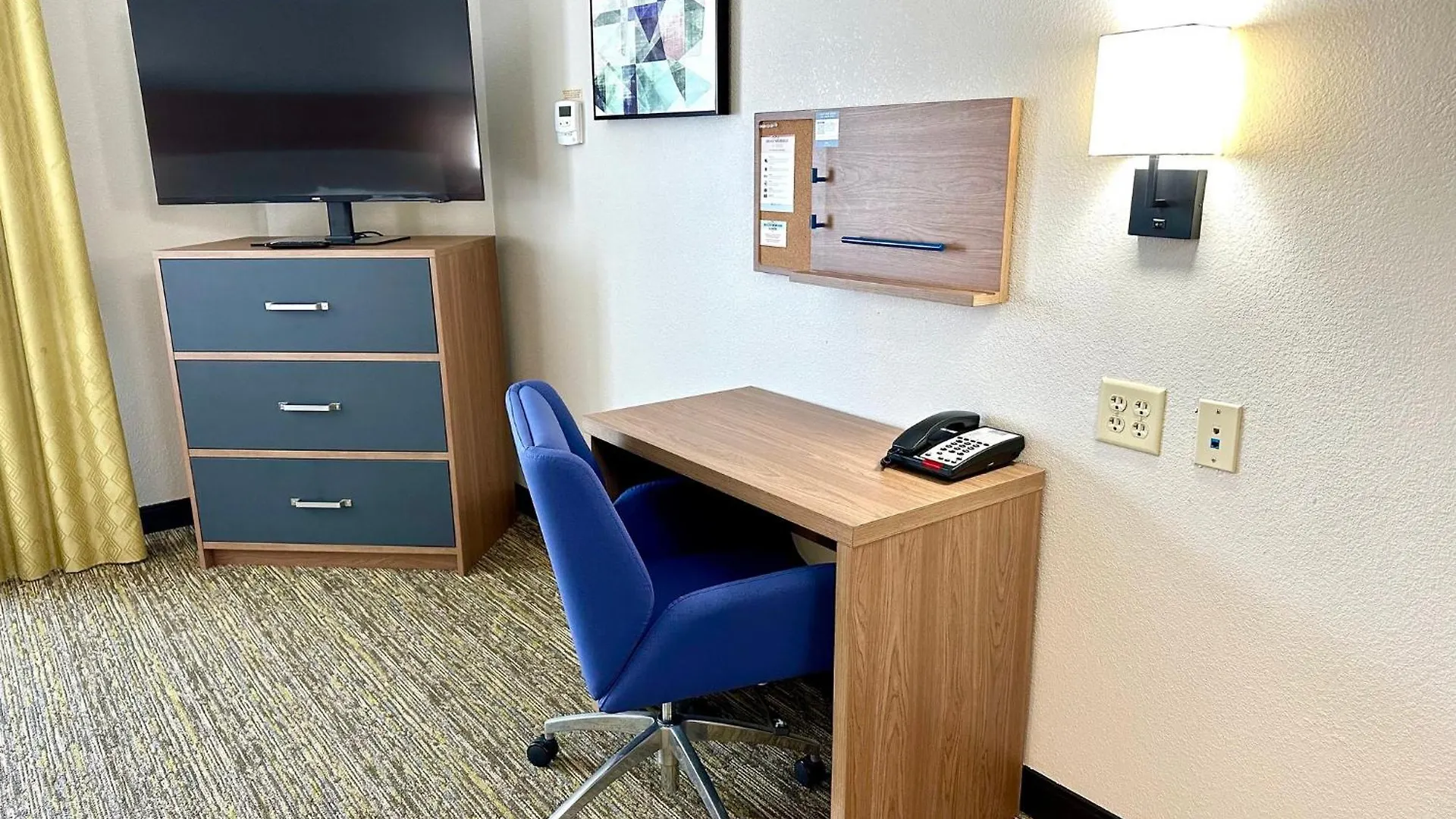 Candlewood Airport By Ihg Hotel