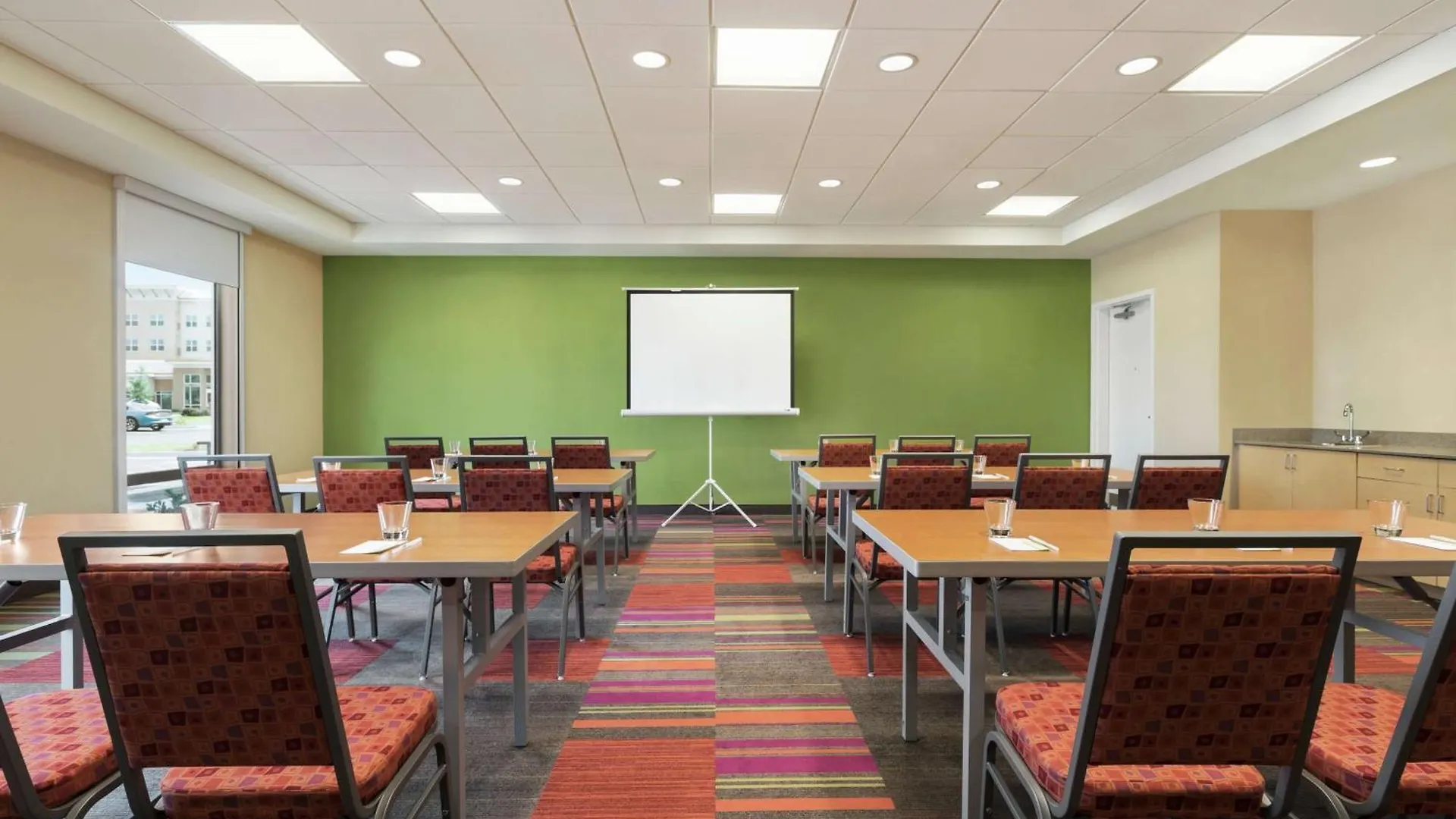 Отель Home2 By Hilton Savannah Airport 3*