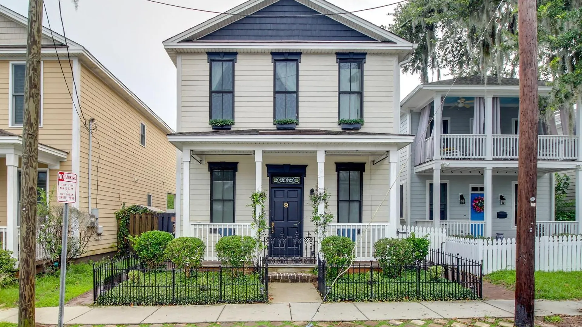 Chic Thomas Square In Walkable Location! Holiday home *