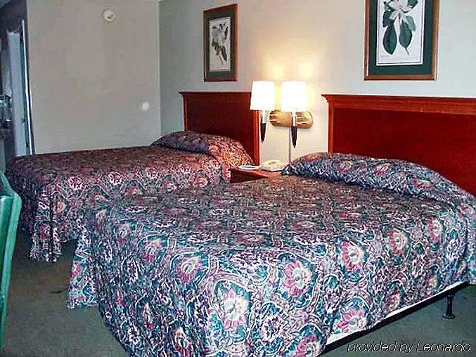 6-pooler, Ga - Savannah Airport 2* Pooler