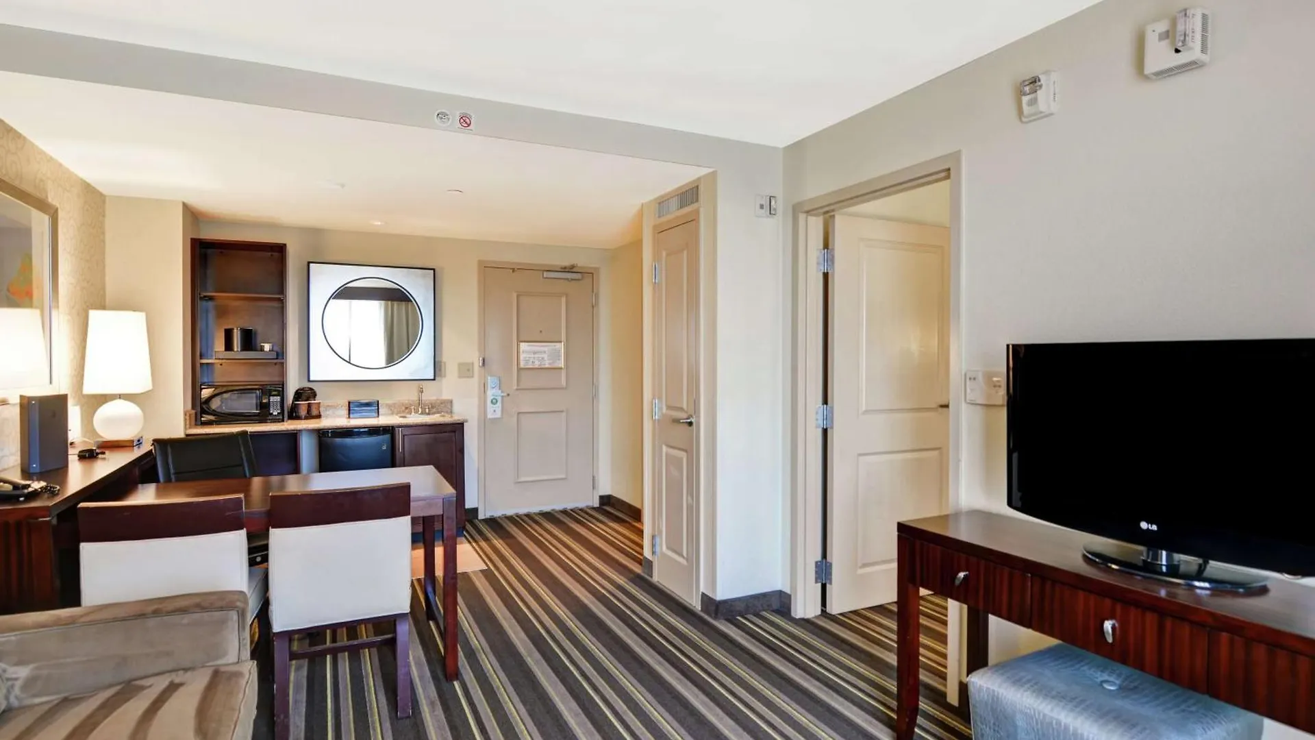 Embassy Airport Hotel 4*