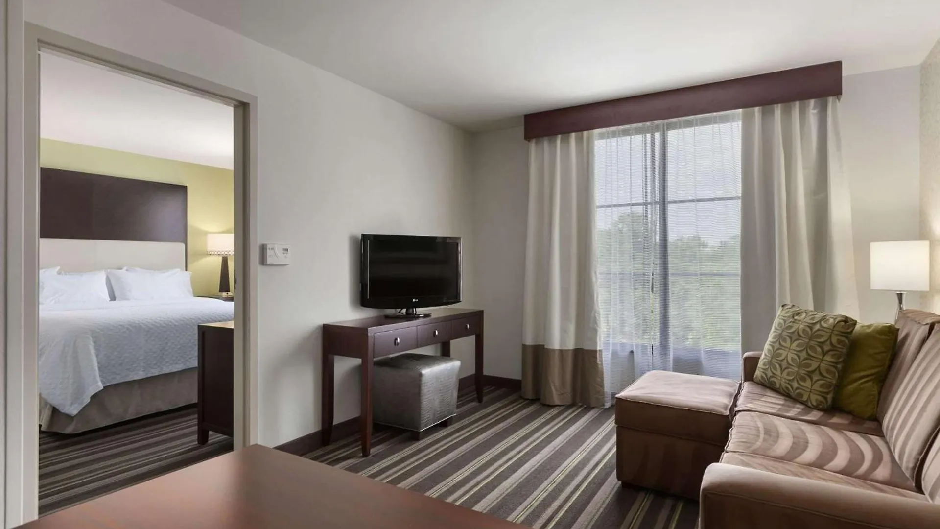 Embassy Airport Hotel Savannah
