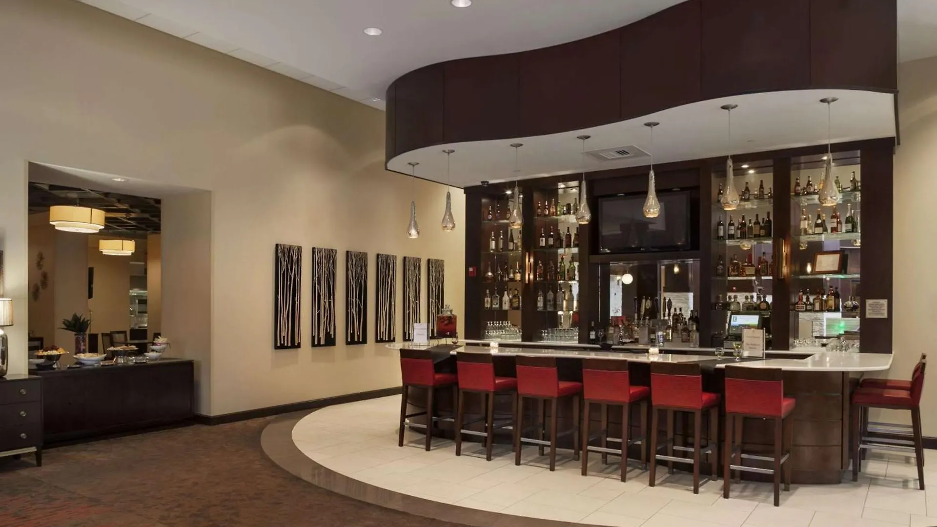 Hotel Embassy Airport
