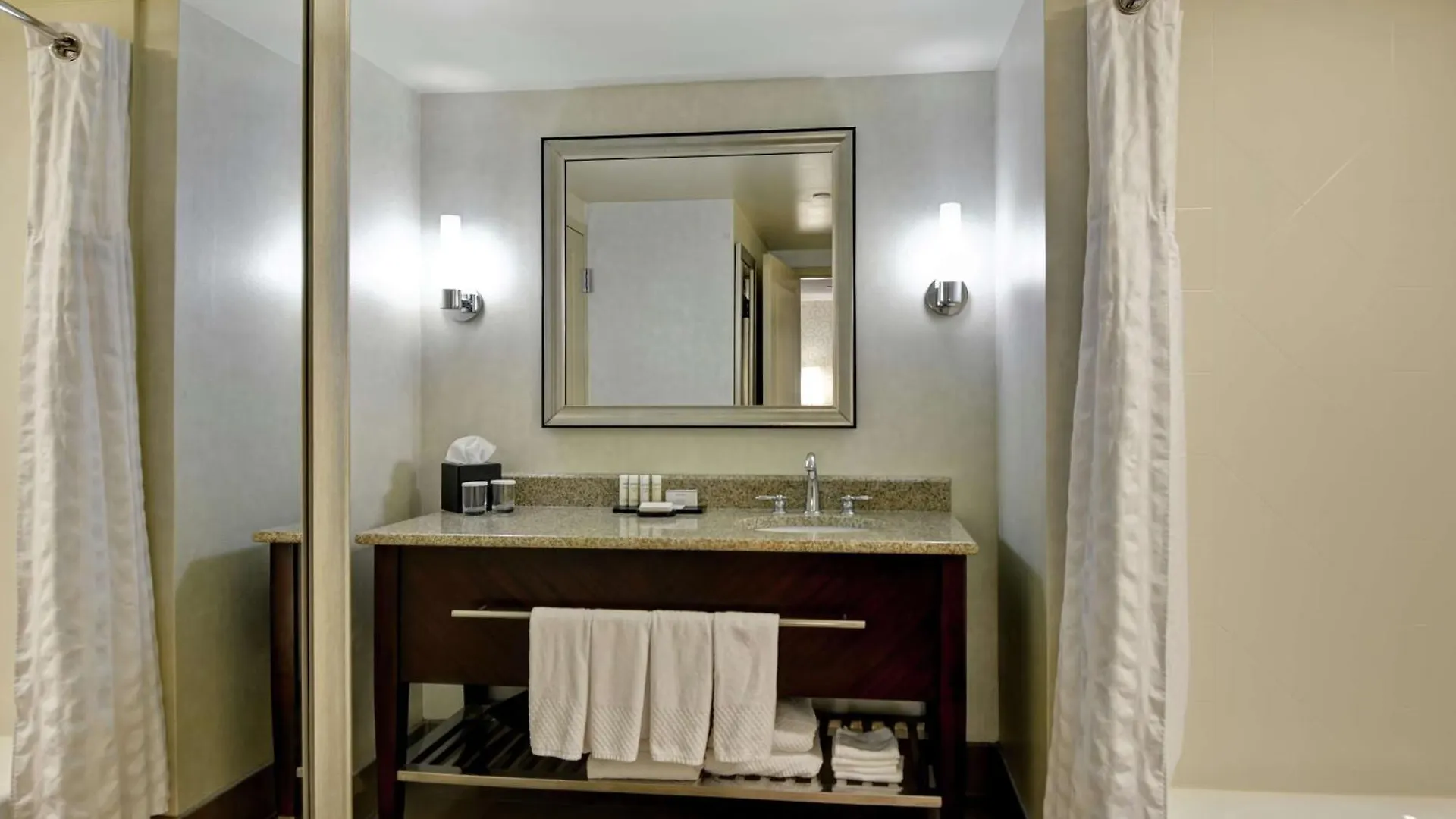 Embassy Airport Hotel Savannah
