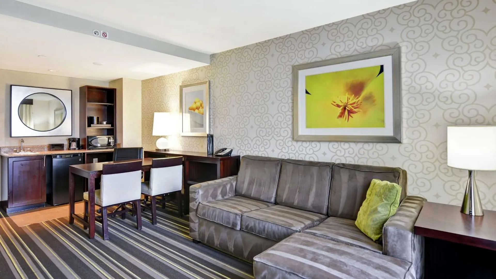 Embassy Airport 4*